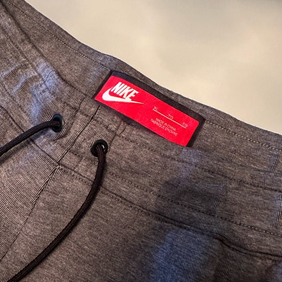 *WORN ONCE* Nike Tech Fleece Joggers Grey Size XL - Picture 3 of 3
